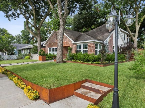 901 S Montreal Avenue , Dallas Texas 75208