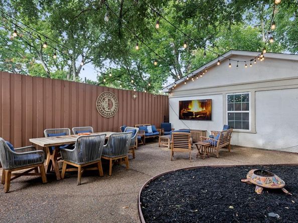 901 S Montreal Avenue , Dallas Texas 75208