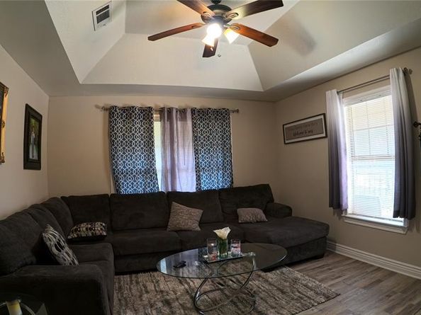 1441  Oakley Avenue , Dallas Texas 75216