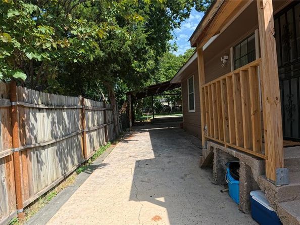 1441  Oakley Avenue , Dallas Texas 75216