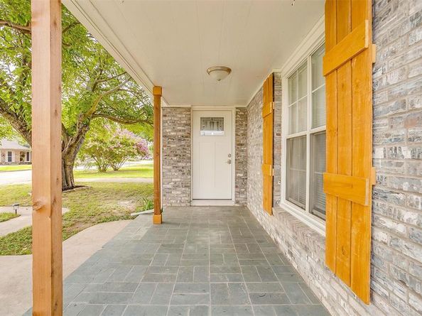627  Hallvale Drive , White Settlement Texas 76108