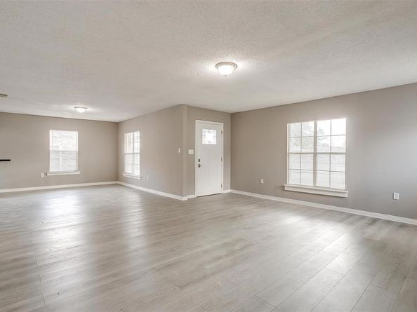 627  Hallvale Drive , White Settlement Texas 76108