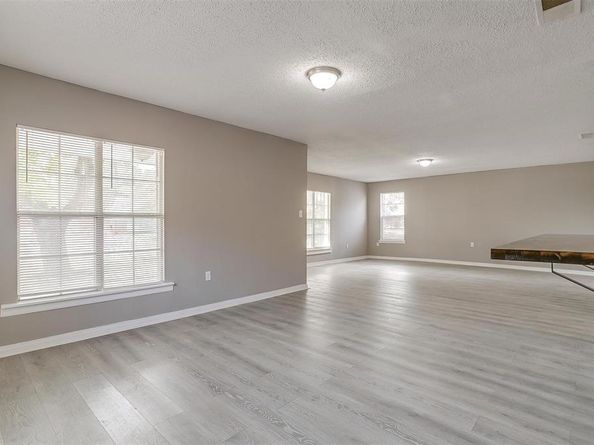 627  Hallvale Drive , White Settlement Texas 76108