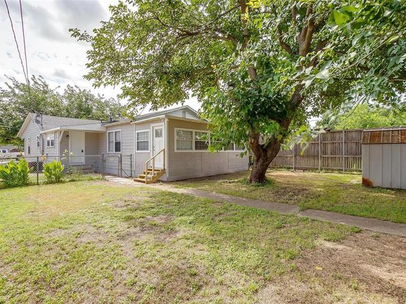 627  Hallvale Drive , White Settlement Texas 76108