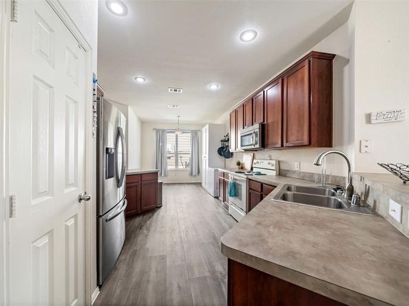 10105  Lakeview Drive , Providence Village Texas 76227