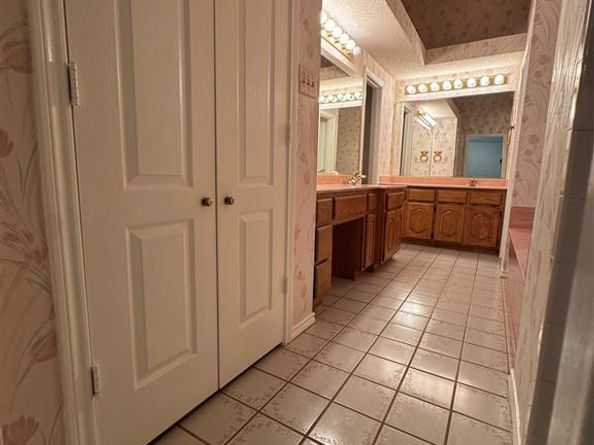 2104  Valley View Drive , Cedar Hill Texas 75104