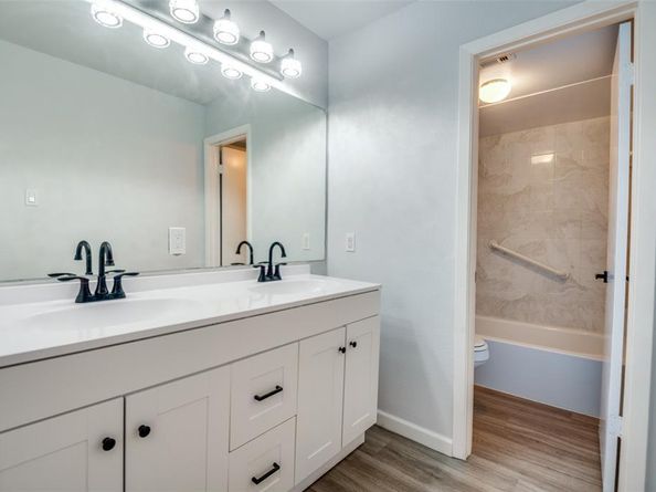 2711  Creek Wood Court , Carrollton Texas 75006