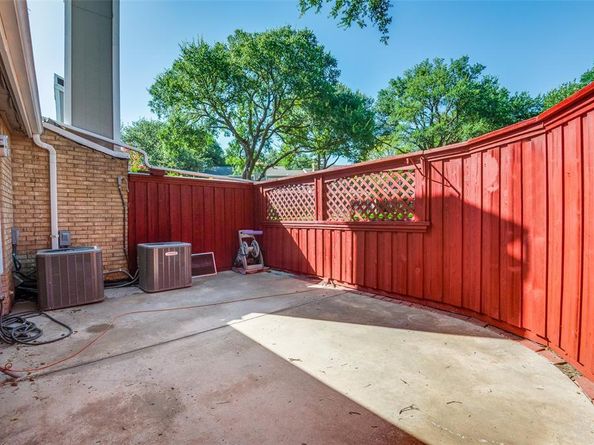 2711  Creek Wood Court , Carrollton Texas 75006