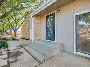 2711  Creek Wood Court , Carrollton Texas 75006