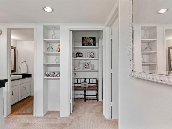 3175  Golden Oak  , Farmers Branch Texas 75234