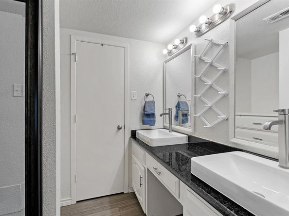 3175  Golden Oak  , Farmers Branch Texas 75234