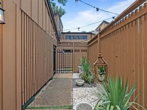 3175  Golden Oak  , Farmers Branch Texas 75234