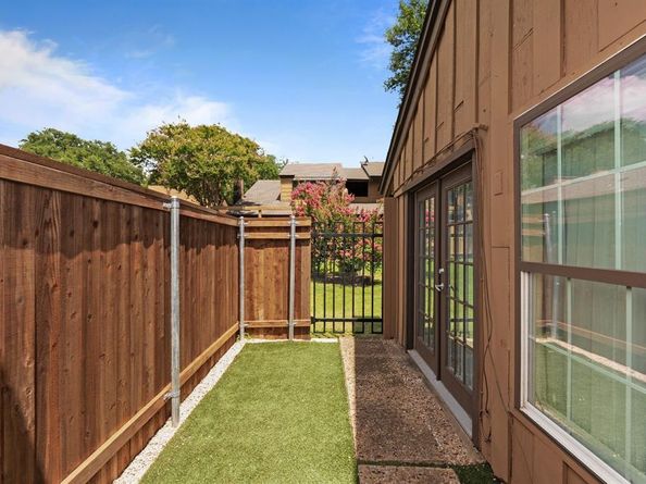 3175  Golden Oak  , Farmers Branch Texas 75234
