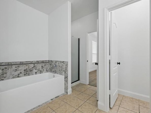 924  Charleston Lane , Savannah Texas 76227