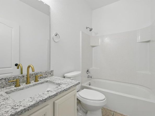 924  Charleston Lane , Savannah Texas 76227