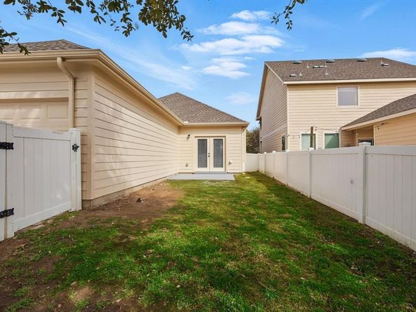 924  Charleston Lane , Savannah Texas 76227