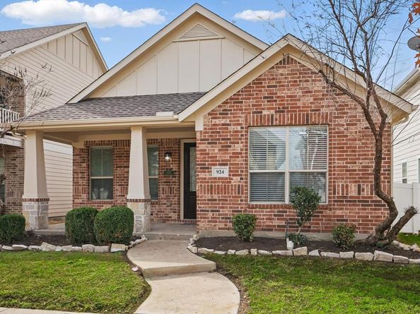 924  Charleston Lane , Savannah Texas 76227