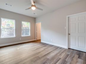 2726  Lawrence Street , Dallas Texas 75215