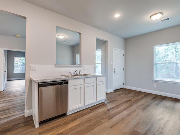 2726  Lawrence Street , Dallas Texas 75215