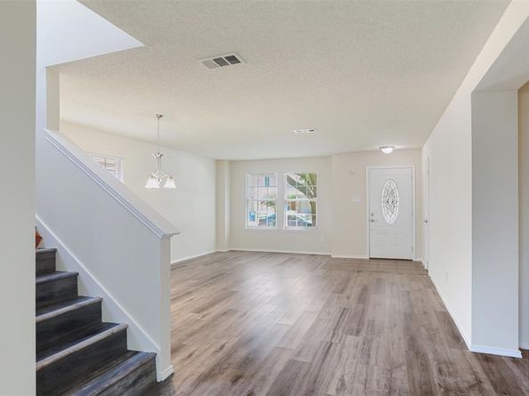 2513  Tan Oak Drive , Dallas Texas 75212