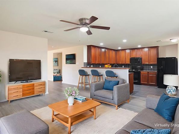 2513  Tan Oak Drive , Dallas Texas 75212