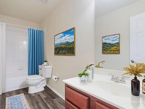 2513  Tan Oak Drive , Dallas Texas 75212