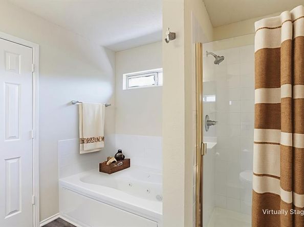 2513  Tan Oak Drive , Dallas Texas 75212