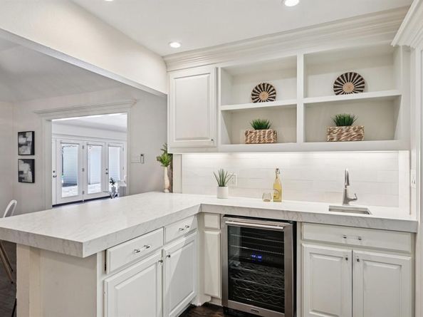 7023  Lupton Drive , Dallas Texas 75225