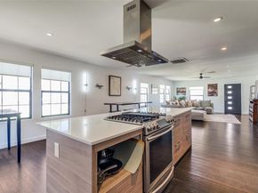1721 N Winnetka Avenue , Dallas Texas 75208