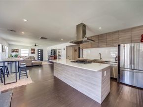 1721 N Winnetka Avenue , Dallas Texas 75208