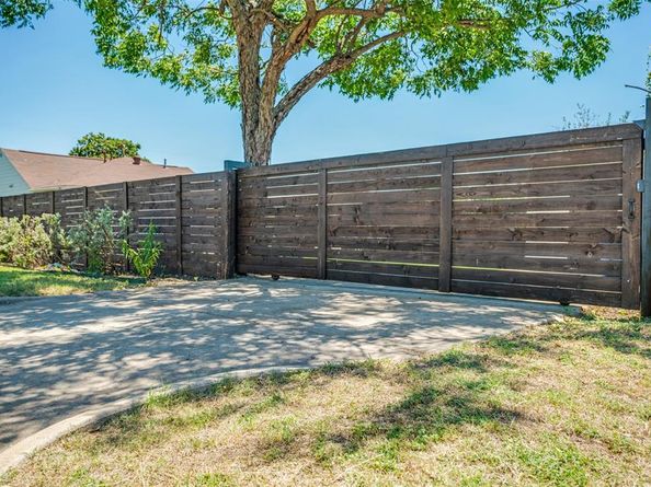 1721 N Winnetka Avenue , Dallas Texas 75208