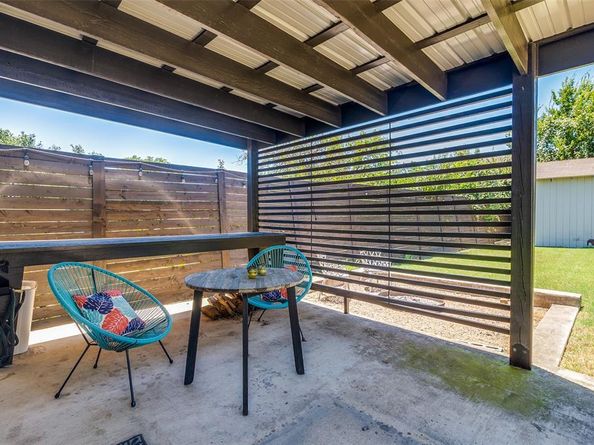 1721 N Winnetka Avenue , Dallas Texas 75208