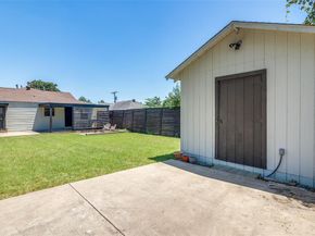 1721 N Winnetka Avenue , Dallas Texas 75208