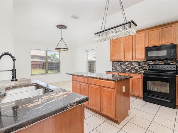 601  Valencia Drive , Arlington Texas 76002