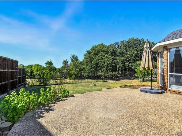 2322  Balleybrooke Drive , Lewisville Texas 75077