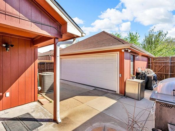5015  Clover Haven Street , Dallas Texas 75227