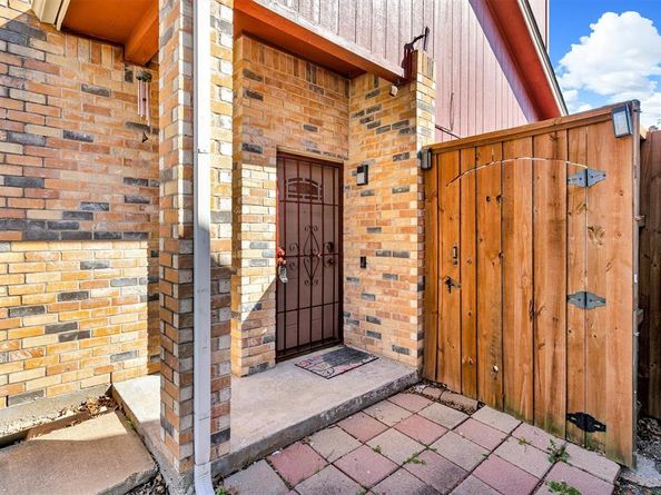 5015  Clover Haven Street , Dallas Texas 75227