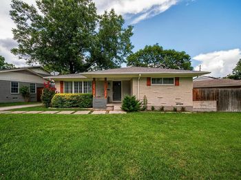 9026  Leaside Drive 