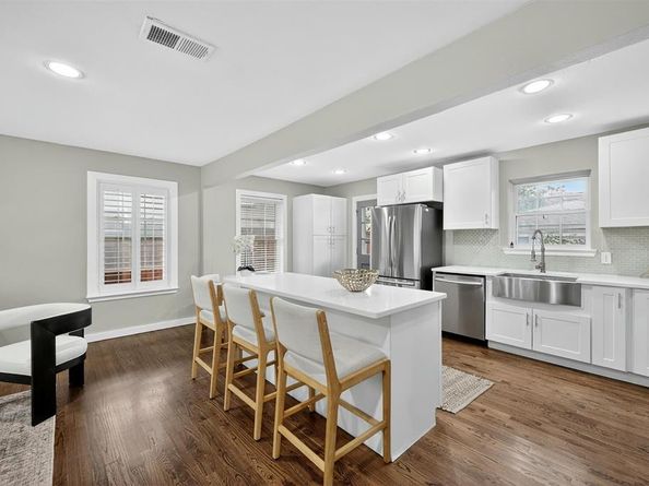 9026  Leaside Drive , Dallas Texas 75238
