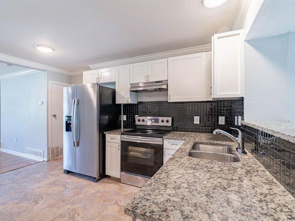 10033  Casa Oaks Drive , Dallas Texas 75228