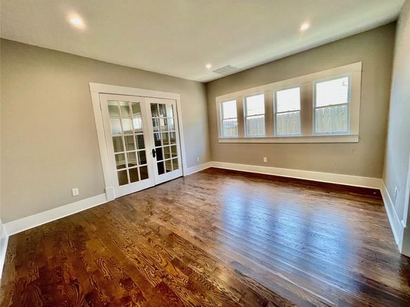 714  Beacon  , Dallas Texas 75214