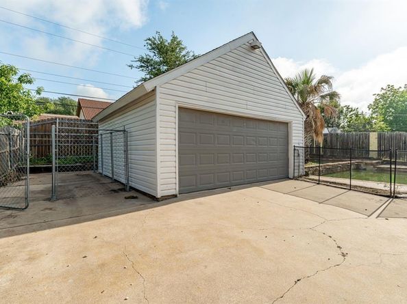 600  Circleview Drive N, Hurst Texas 76054