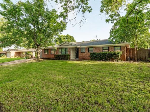 600  Circleview Drive N, Hurst Texas 76054
