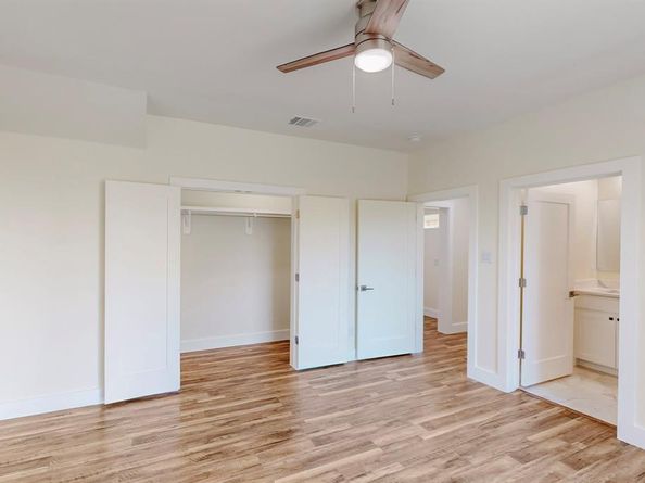 1021  Mobile Street , Dallas Texas 75208