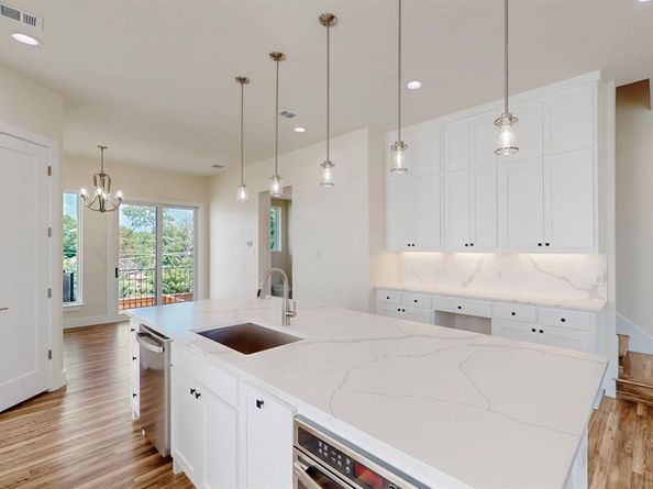 1021  Mobile Street , Dallas Texas 75208