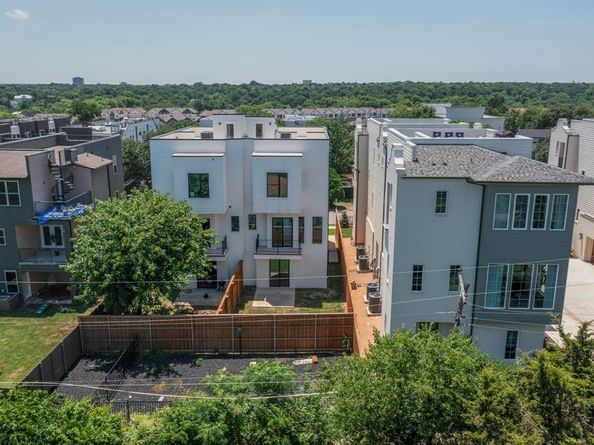 1021  Mobile Street , Dallas Texas 75208