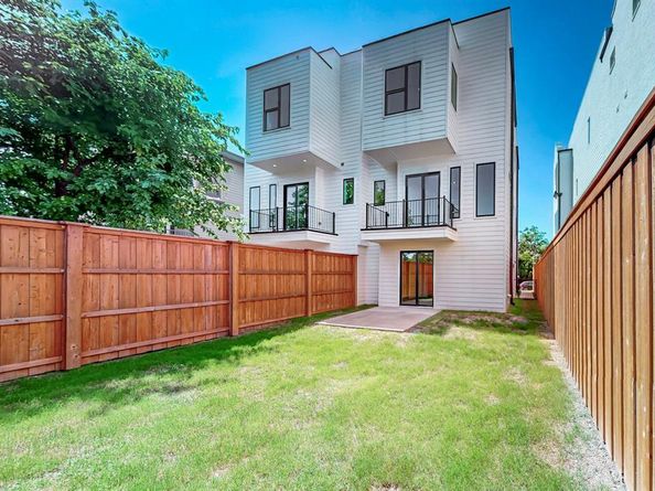 1021  Mobile Street , Dallas Texas 75208
