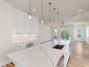 1021  Mobile Street , Dallas Texas 75208