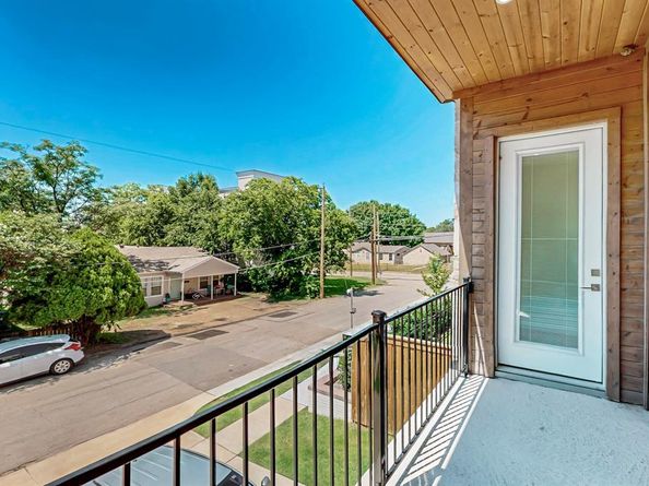 1021  Mobile Street , Dallas Texas 75208