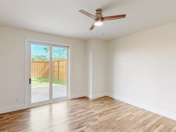 1021  Mobile Street , Dallas Texas 75208